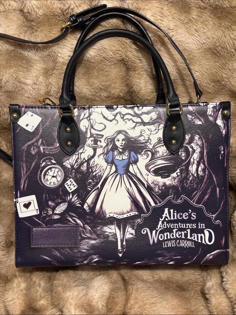 Alice’s Adventures in Wonderland Illustrated Satchel Bag – Black & white